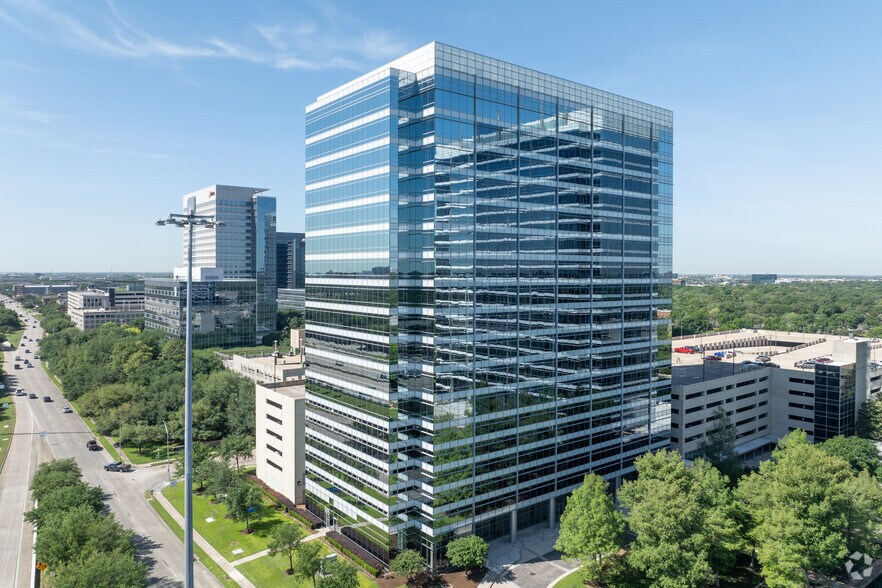 2050 W Sam Houston Pky S, Houston, TX for rent - Primary Photo - Image 1 of 25