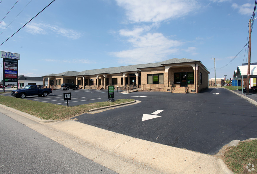 512-520 Erwin Rd, Dunn, NC for rent - Primary Photo - Image 1 of 4