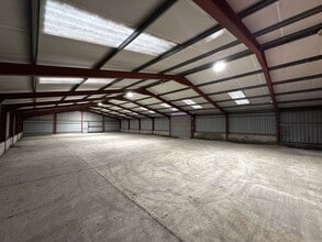 Maesbury Road Industrial Estate, Oswestry to rent Interior Photo- Image 2 of 3