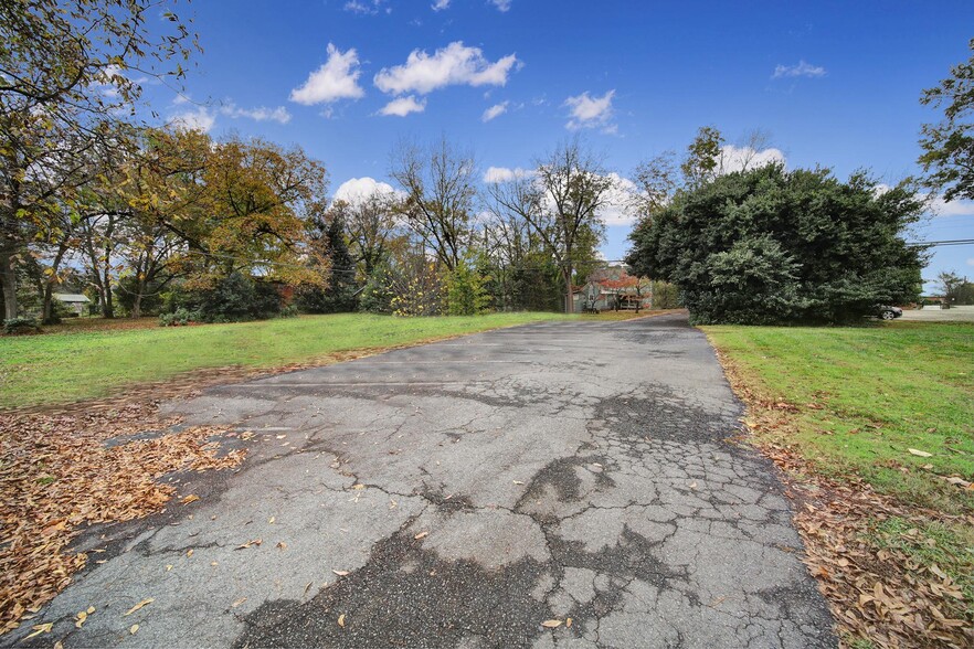 500 W John St, Matthews, NC for sale - Building Photo - Image 3 of 40