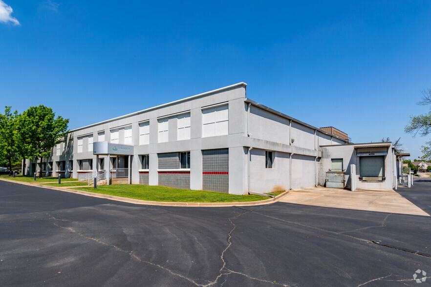 7127-7133 Riverside Pky, Tulsa, OK for sale - Building Photo - Image 3 of 48