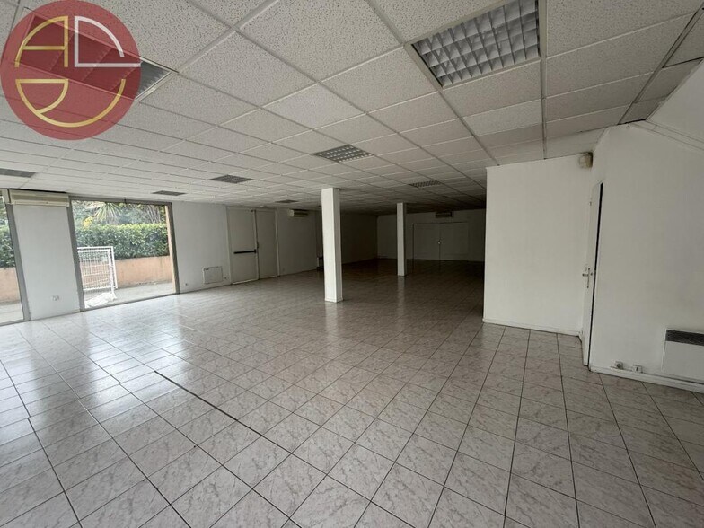 Retail in Saint-Orens-de-Gameville to rent - Interior Photo - Image 2 of 6