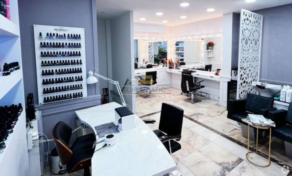 Retail in Madrid, Madrid to rent Interior Photo- Image 1 of 2