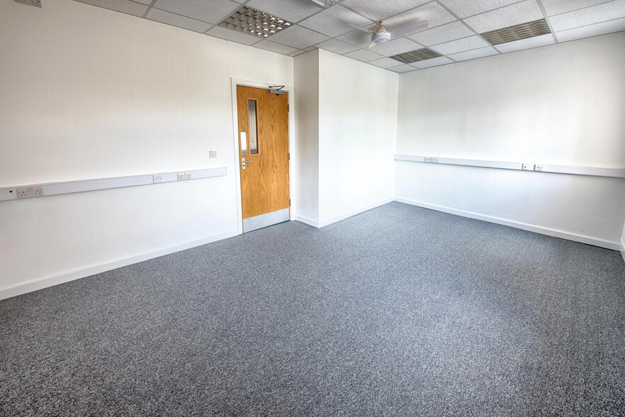 New Hall Hey Rd, Rossendale to rent - Building Photo - Image 3 of 34