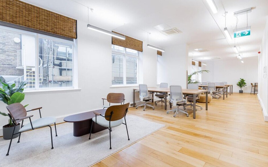 23 Clerkenwell Close, London to rent - Building Photo - Image 3 of 16