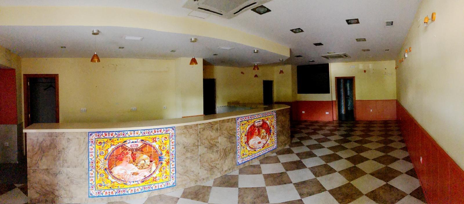 Retail in Cáceres, Cáceres to rent Building Photo- Image 1 of 12