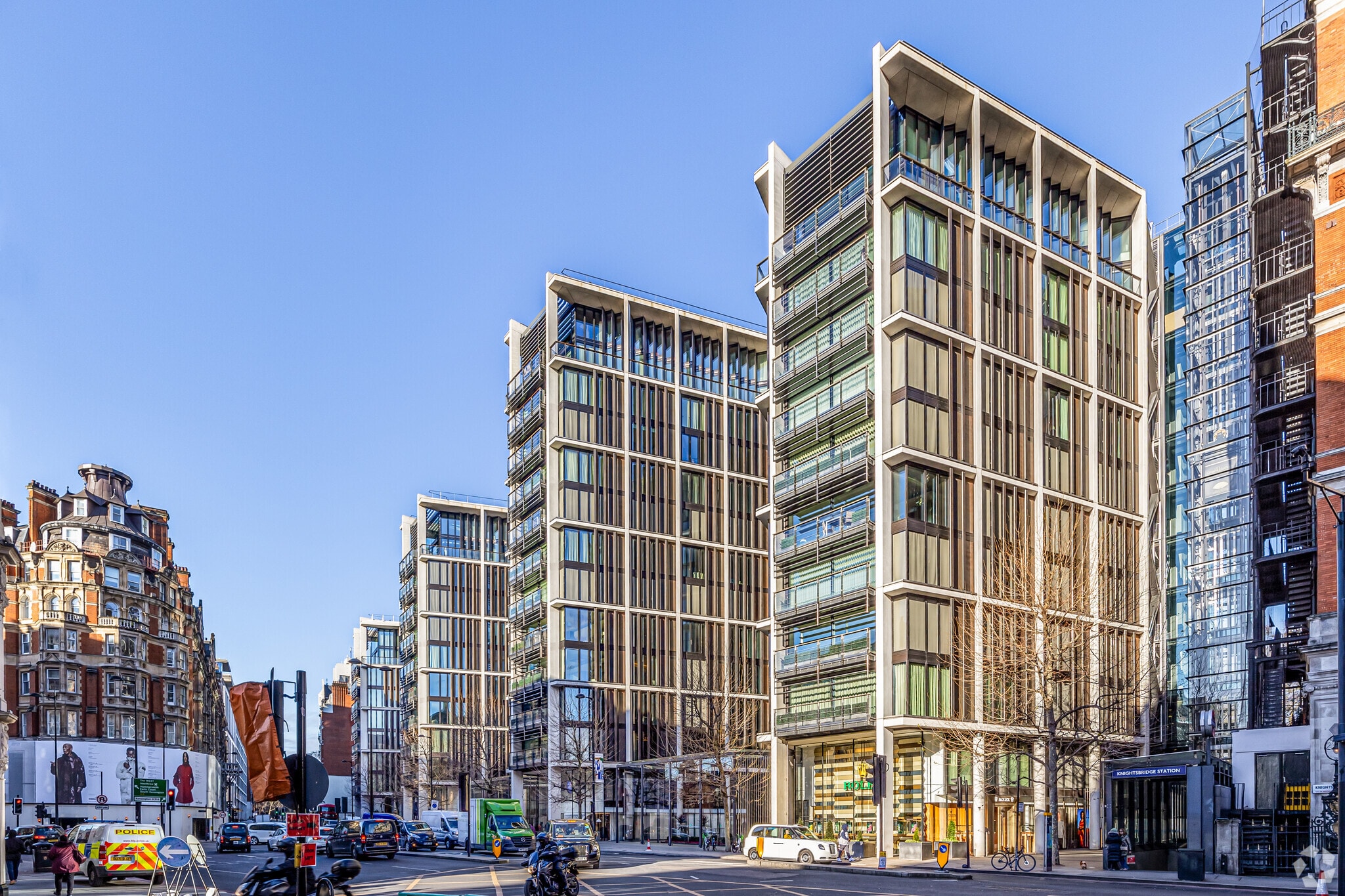 1 Hyde Park, London to rent Primary Photo- Image 1 of 6