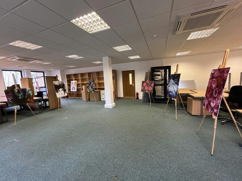 Trinity Way, Banbury to rent - Interior Photo - Image 2 of 72