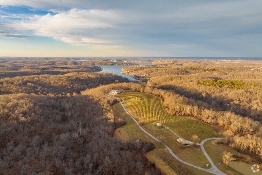 846 Winery Hills Est, Linn Creek, MO for sale - Primary Photo - Image 3 of 46