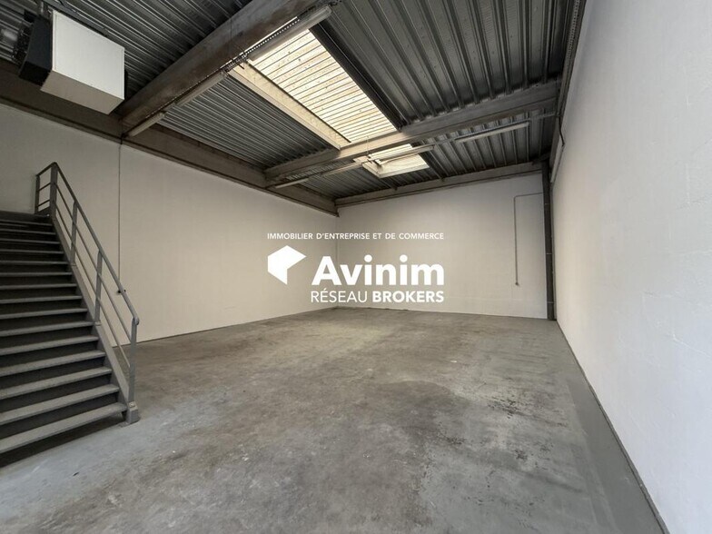 Industrial in Chambly to rent - Interior Photo - Image 1 of 3