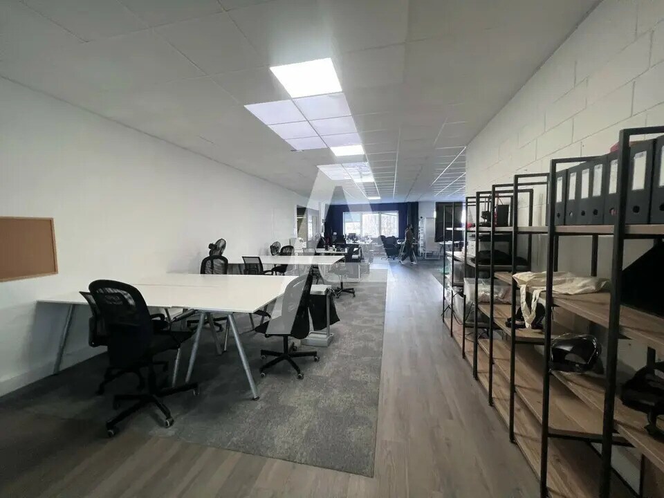 Light Industrial in Ivry-sur-Seine to rent Interior Photo- Image 1 of 8