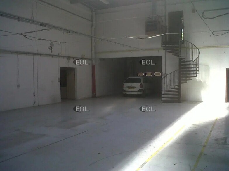 Light Industrial in Les Ulis to rent - Interior Photo - Image 3 of 7