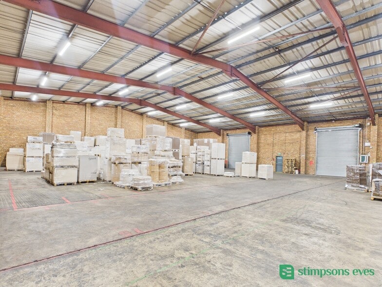 Unit 3 & 4, Ampthill Road, Bedford to rent - Building Photo - Image 3 of 36