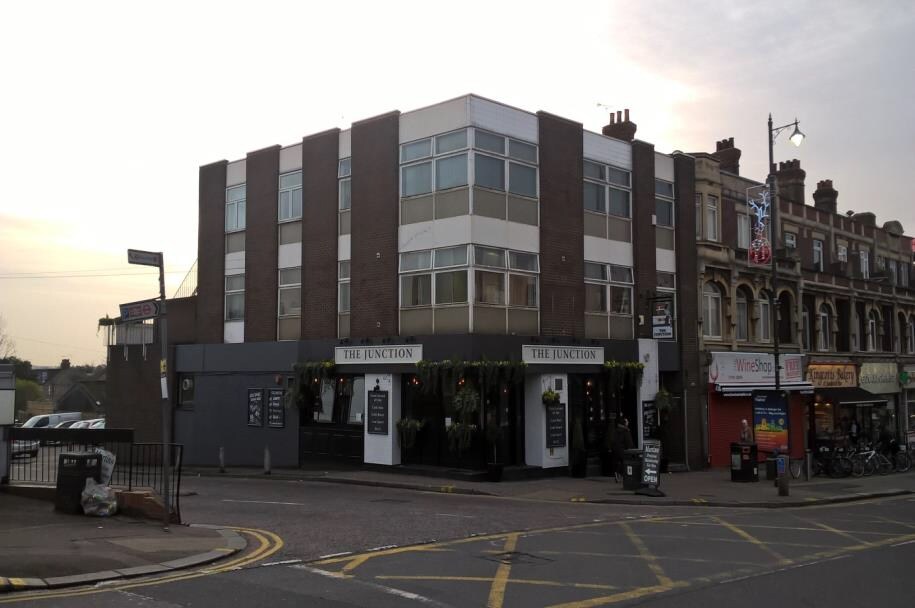 70 Station Rd, Upminster for sale Primary Photo- Image 1 of 1