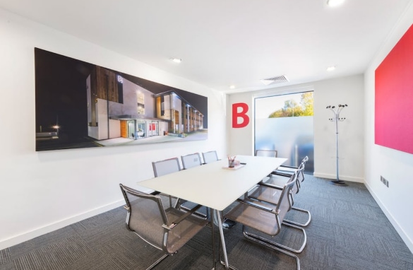 329 Doncastle Rd, Bracknell to rent Interior Photo- Image 1 of 4