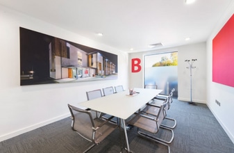 329 Doncastle Rd, Bracknell to rent Interior Photo- Image 1 of 4