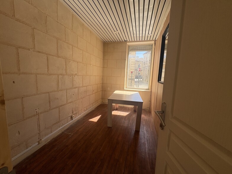 137 Rue Georges Mandel, Bordeaux to rent - Building Photo - Image 3 of 5