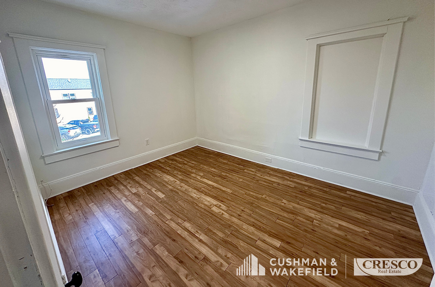 5808-5810 Detroit Ave, Cleveland, OH for rent - Building Photo - Image 3 of 9