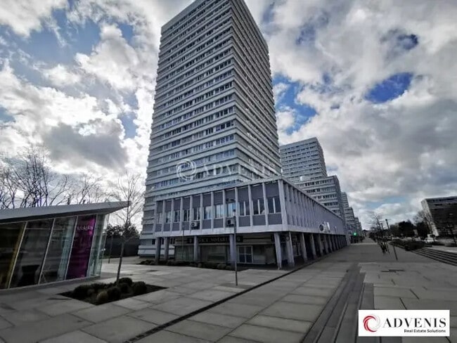 Location Commerce 872 m² à 1 843 m²