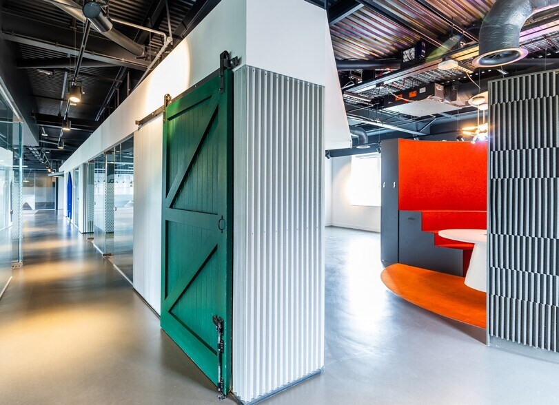 Exploration Dr, Bridge Of Don to rent - Interior Photo - Image 2 of 4