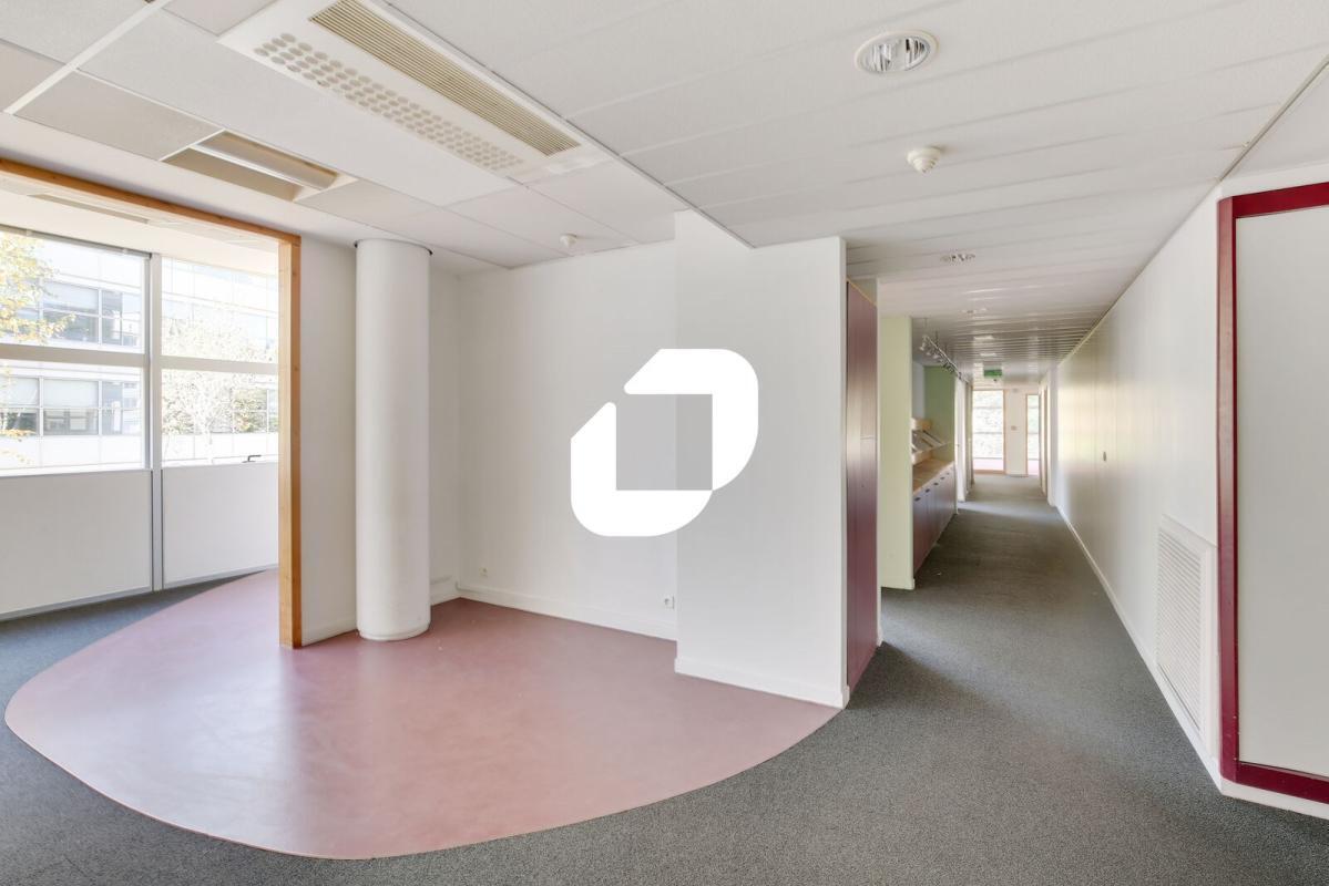 Office in Pantin to rent Interior Photo- Image 1 of 17