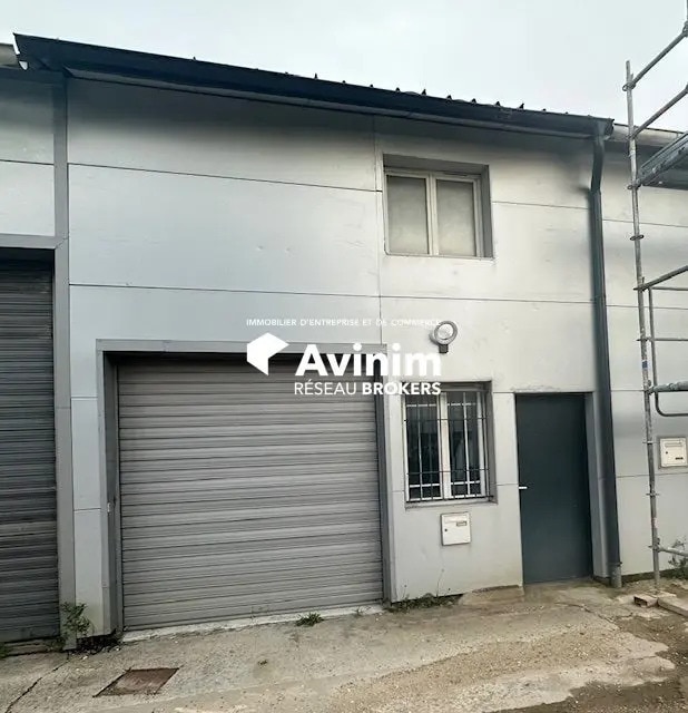Location Entrepôt 75 m²