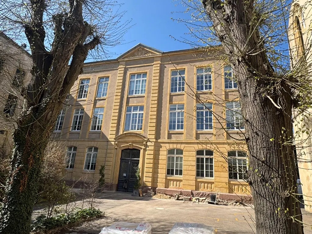 Location Bureaux 782 m² - Photo 1