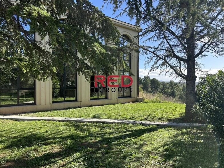 Office in Aix-en-Provence to rent - Building Photo - Image 2 of 5