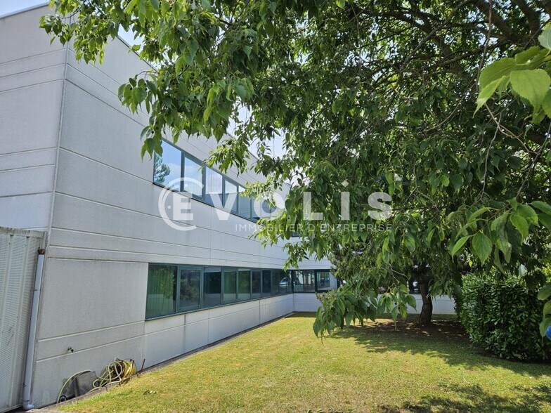 9 Avenue Des Froides Bouillies, Morangis to rent - Building Photo - Image 2 of 12