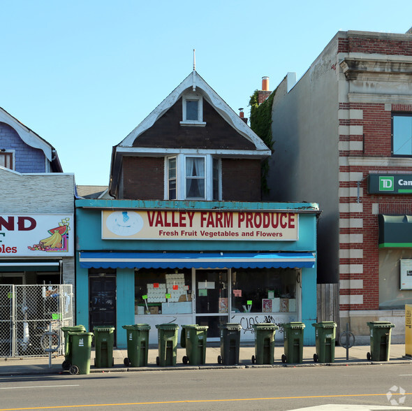 466 Danforth Ave, Toronto, ON for sale - Primary Photo - Image 1 of 1