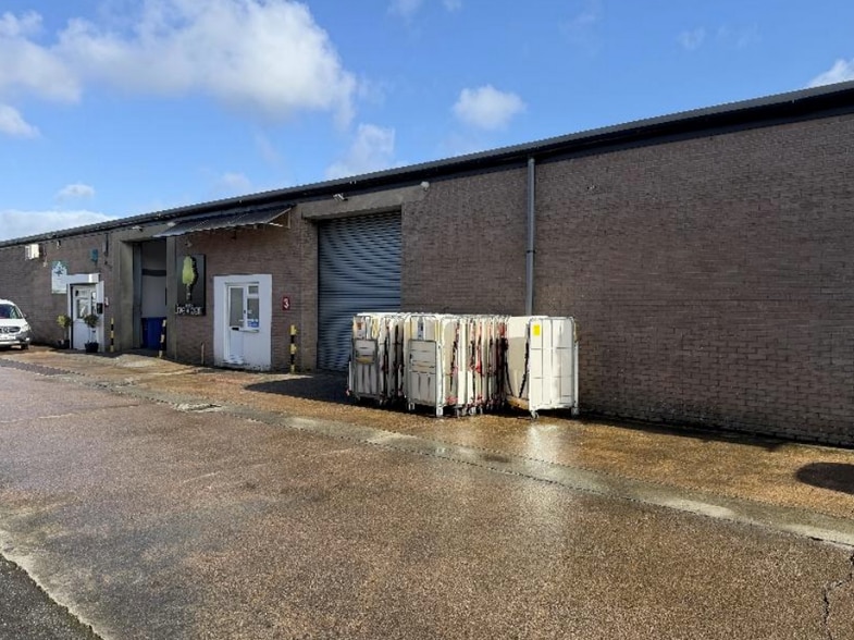 Battle Rd, Newton Abbot to rent - Building Photo - Image 2 of 2