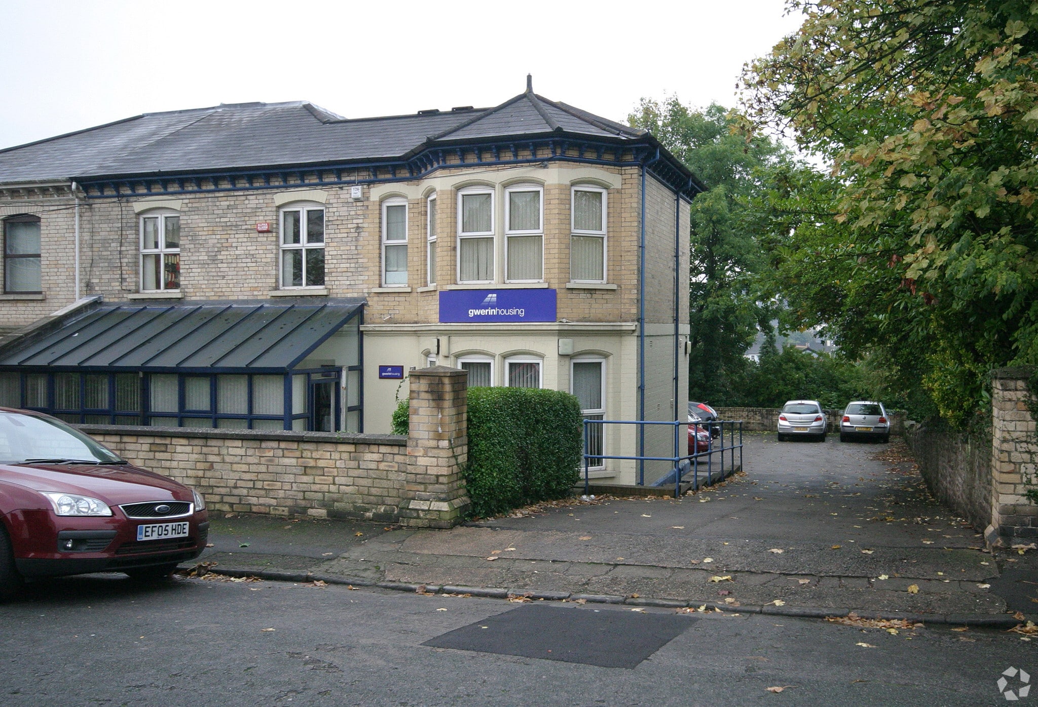 4 Gold Tops, Newport to rent Primary Photo- Image 1 of 2