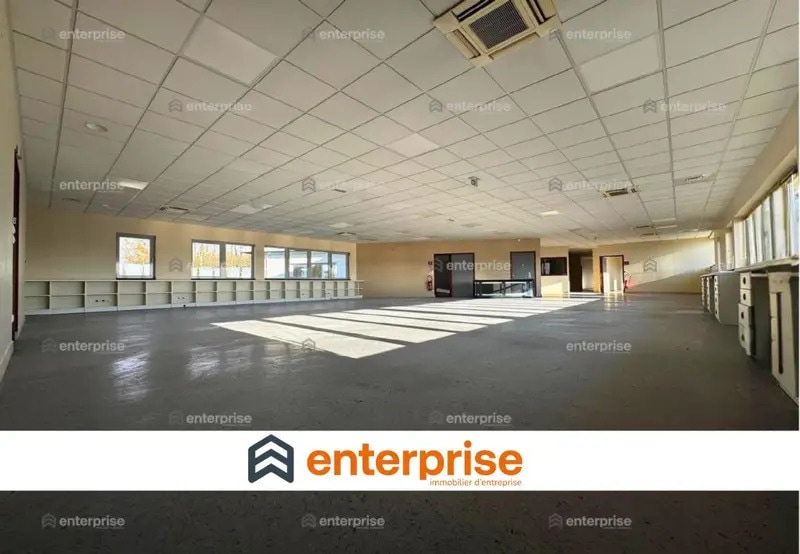 Location Bureaux 240 m² - Photo 1