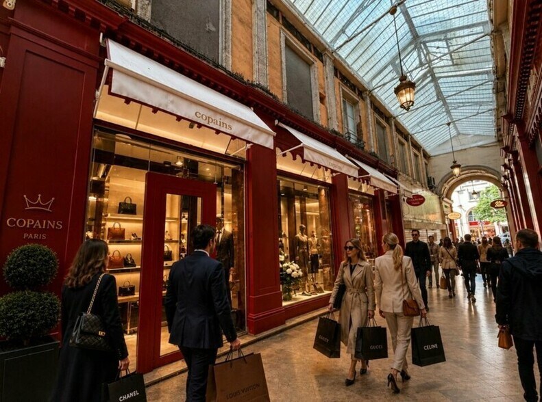 Retail in Lyon to rent - Building Photo - Image 2 of 6