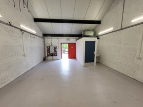 106 Barloch St, Glasgow to rent Building Photo- Image 2 of 3