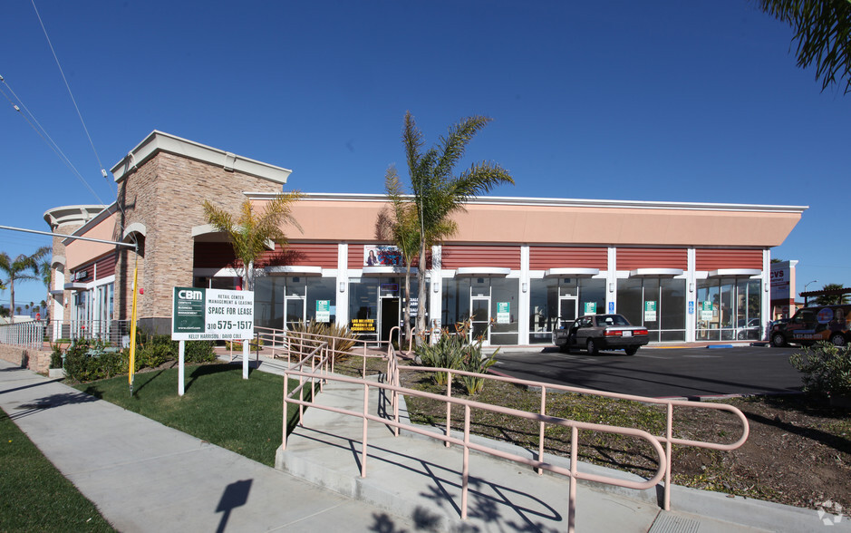 1117-1137 S Oxnard Blvd, Oxnard, CA for sale - Building Photo - Image 1 of 1