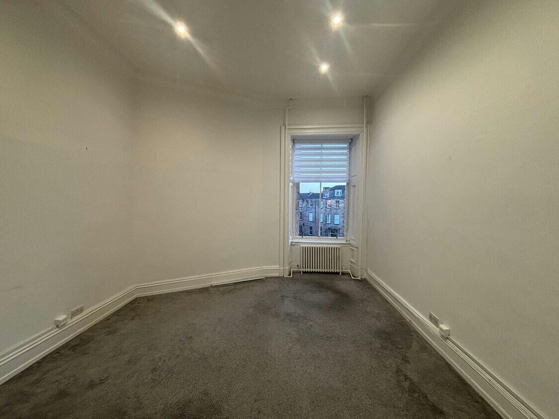 29 Park Circ, Glasgow to rent Interior Photo- Image 1 of 3
