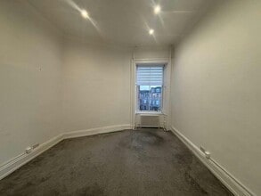 29 Park Circ, Glasgow to rent Interior Photo- Image 1 of 3