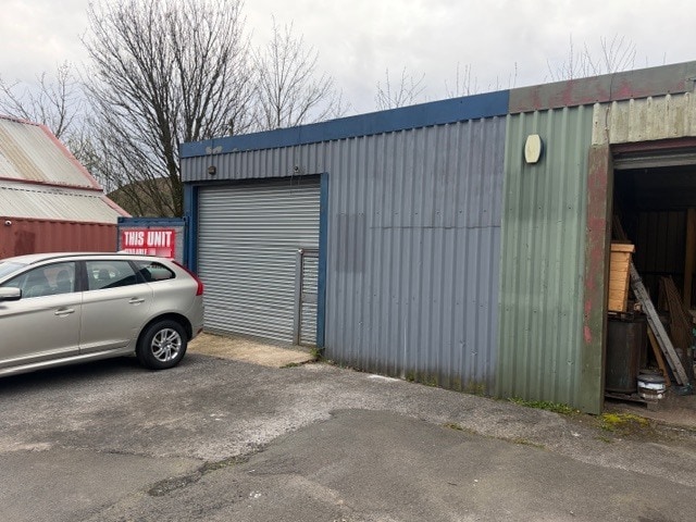Penrhiwfer Rd, Tonypandy to rent Primary Photo- Image 1 of 7