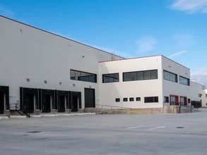 Calle Serafín Holgado, 2, San Fernando de Henares, Madrid to rent Building Photo- Image 2 of 7