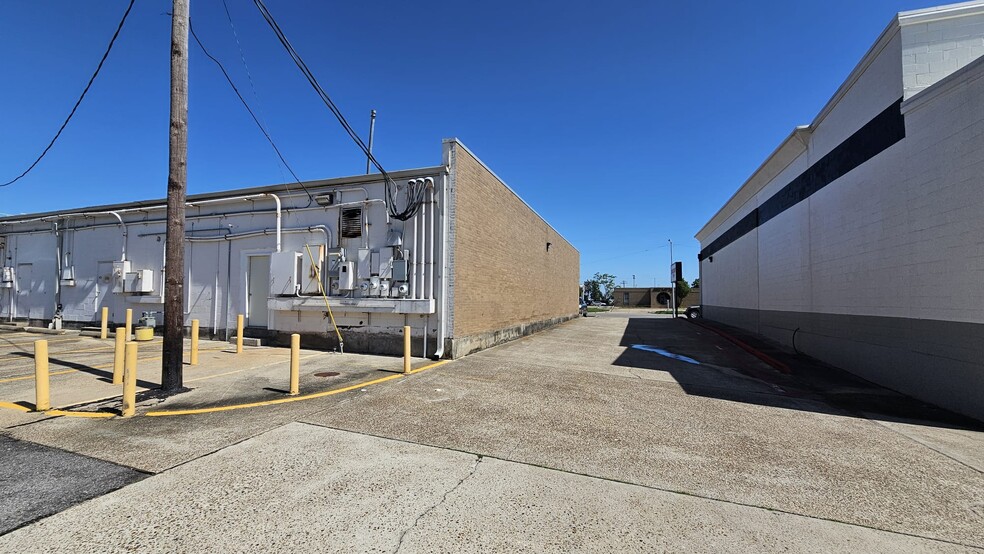 3305 Palmer Hwy, Texas City, TX for rent - Building Photo - Image 3 of 4