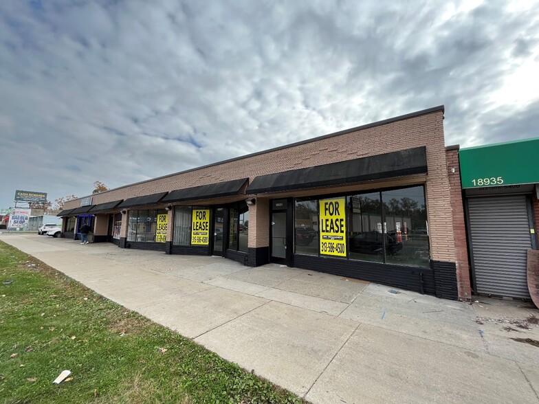 18911-18931 W 7 Mile Rd, Detroit, MI for rent - Building Photo - Image 1 of 14