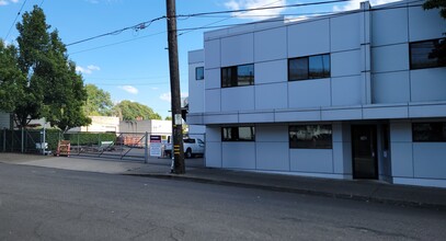 740 N Knott St, Portland, OR for rent Building Photo- Image 1 of 7