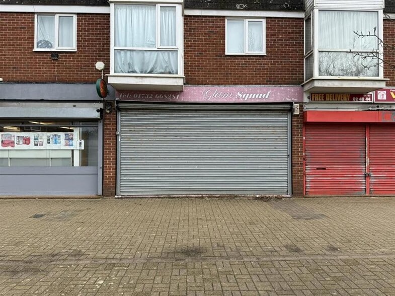 2 The Bay, Gravesend to rent - Building Photo - Image 1 of 2