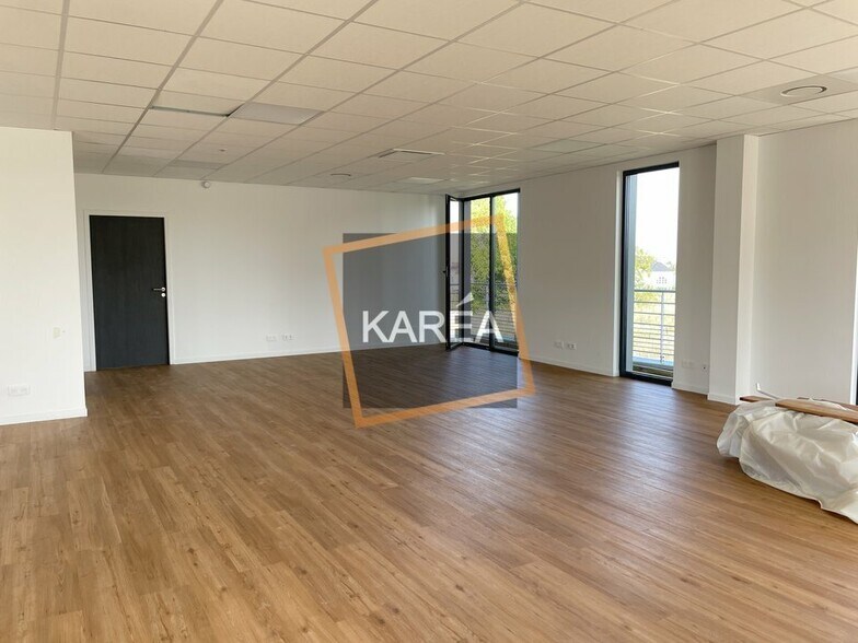 Light Industrial in Chanteloup-en-Brie to rent - Interior Photo - Image 2 of 5