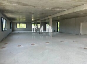 Office in Aubagne to rent Interior Photo- Image 1 of 5