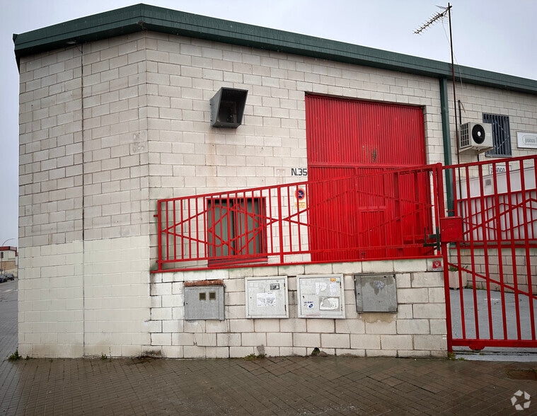 Calle Físicas, 35, Alcorcón, Madrid to rent - Building Photo - Image 2 of 8