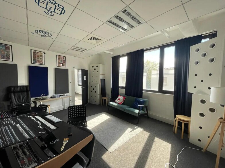 Office in Bordeaux to rent - Interior Photo - Image 2 of 14
