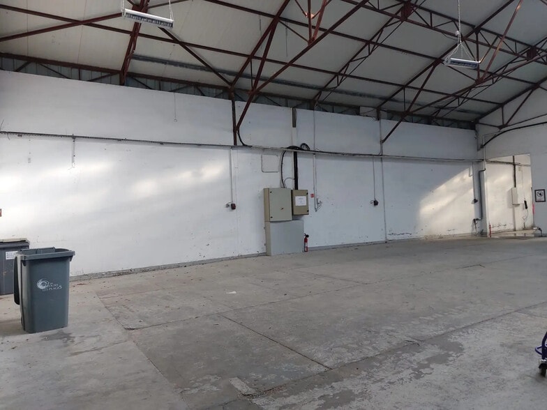 Industrial in La Seyne-sur-Mer to rent - Building Photo - Image 3 of 8