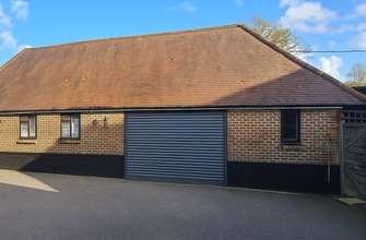 Greyfriars Ln, Storrington to rent Interior Photo- Image 2 of 4